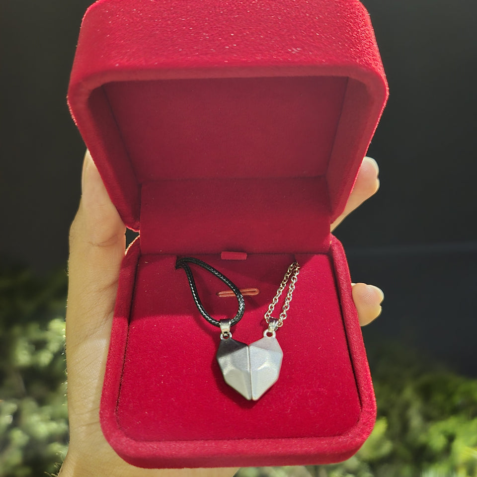 Collar de Corazón Imantado para Parejas – Conexión que los Une ❤️