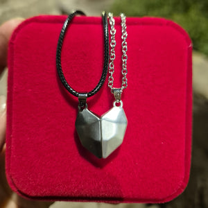 Collar de Corazón Imantado para Parejas – Conexión que los Une ❤️