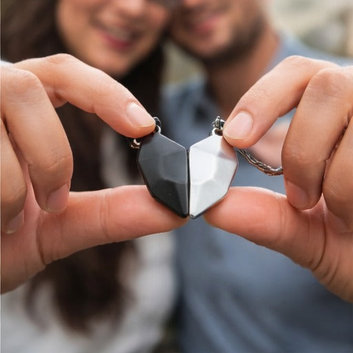 Collar de Corazón Imantado para Parejas – Conexión que los Une ❤️